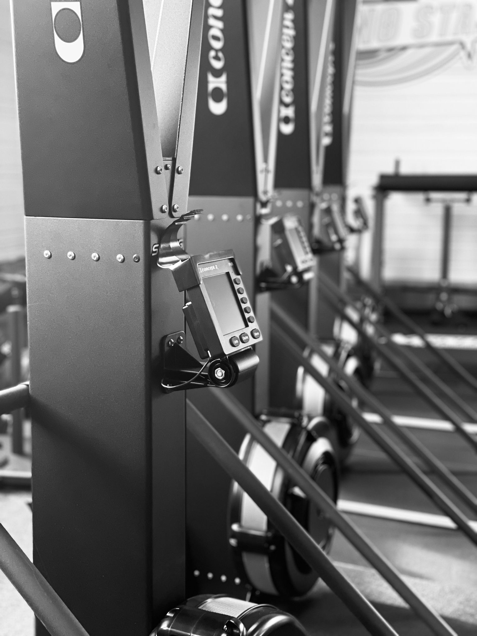 CrossFit, équipement moderne, entraînement fonctionnel, fitness, salle de sport, haltères, kettlebells, rigs, gymnastique.